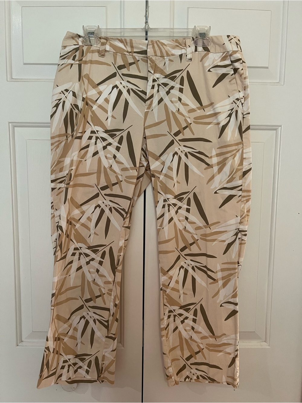 Old Navy Beige and Olive Bamboo Print Cropped Pants Size 10